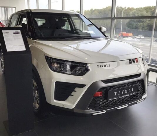 Скидки — до ₽1 млн, нет людей и машин. Как мы покупали кроссовер KGM