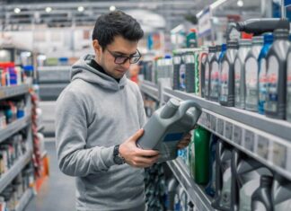 В России начали маркировать автомасла. Чем это обернется для водителей