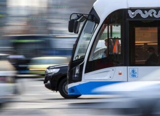 За езду по трамвайным путям хотят сажать на 15 суток. Подробности