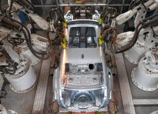 Автомобили Hongqi могут начать выпускать в России