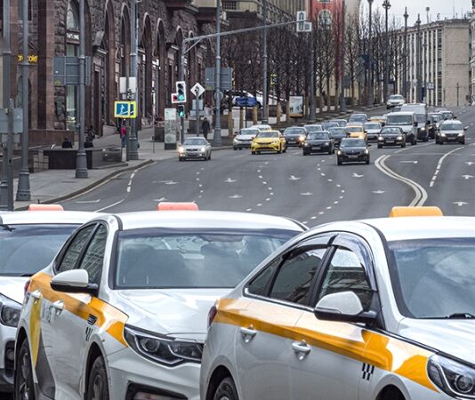 Автопроизводитель раскритиковал механизм закупки машин для такси