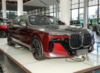 BMW vs Mercedes, Niva для Европы и «бомбилы» вместо такси. Итоги недели