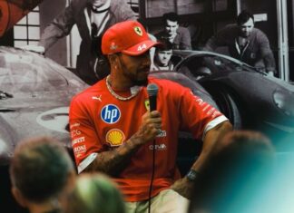 «Даже в самые темные времена есть место для света». Заявление Льюиса Хэмилтона