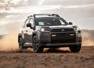 Эволюция без революции. Первое знакомство с Toyota RAV4 нового поколения
