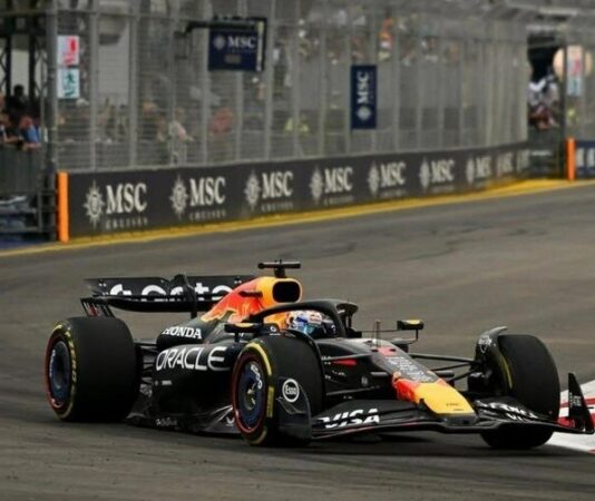 «Иначе я был бы близок к поулу». Ферстаппен недоволен действиями Норриса