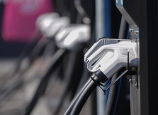 Китай исключил электромобили из списка стратегических отраслей