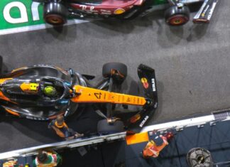 Команда Ferrari получила внушительный штраф за столкновение Леклера и Норриса