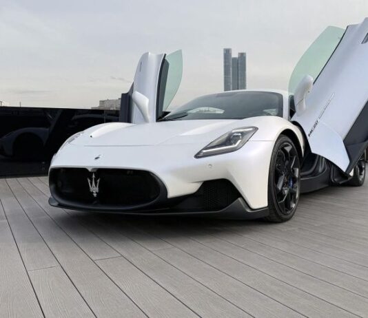 Мечтать не вредно. Как мы обгоняли ветер за рулем Maserati MC20