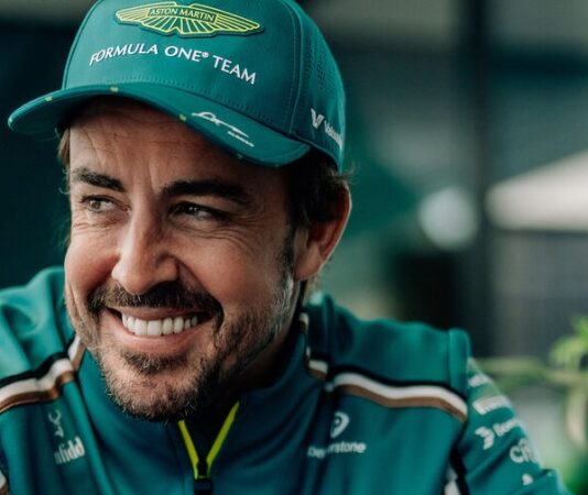 «Мне это кажется неправильным»: Алонсо — о двух своих титулах в Формуле 1