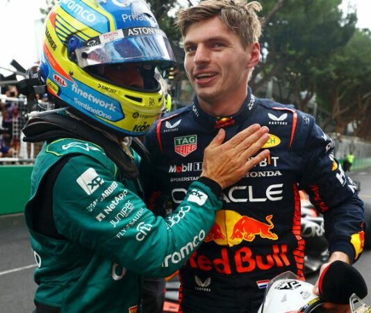 «Он способен победить в решающий момент». Алонсо верит в титул Ферстаппена