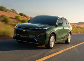 Первый гибридный кроссовер Geely готов к продаже в России. Комплектации