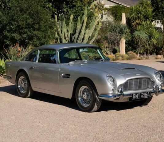 «Поймай меня, если сможешь». Вспоминаем автомобили из культового фильма