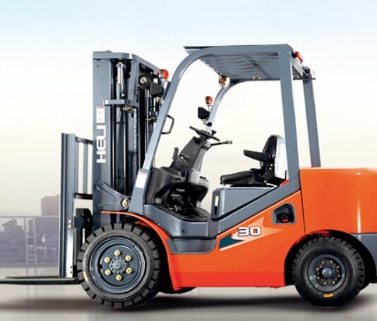 Вилочный погрузчик 1 тонна: практичность и надежность