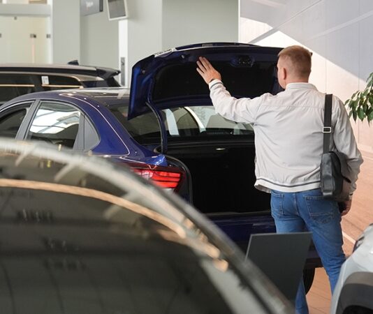 Средняя цена б/у автомобиля в России опустилась ниже 1,4 млн рублей