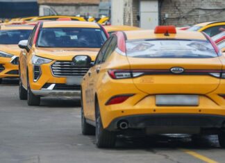 Такси без иномарок, лишение прав — без суда. Важное из телеграма Autonews