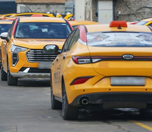 Такси без иномарок, лишение прав — без суда. Важное из телеграма Autonews