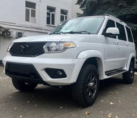 УАЗ начал тестировать «Патриот» с новыми мотором и коробкой. Видео