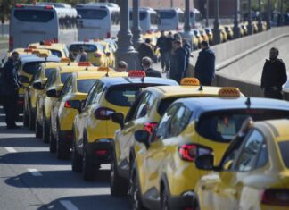 В Госдуме предложили послабление в закон о локализации такси