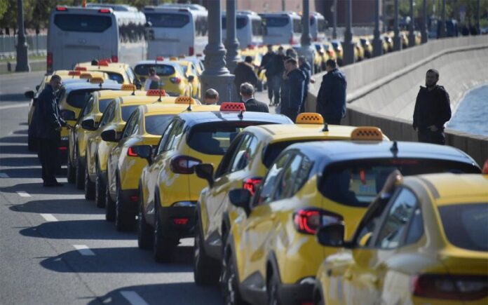 v-gosdume-predlozhili-poslablenie-v-zakon-o-lokalizacii-taksi-4603195