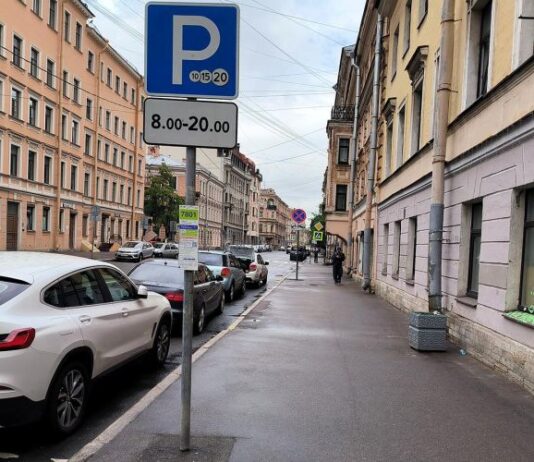В Петербурге за парковку начнут брать до ₽360 в час