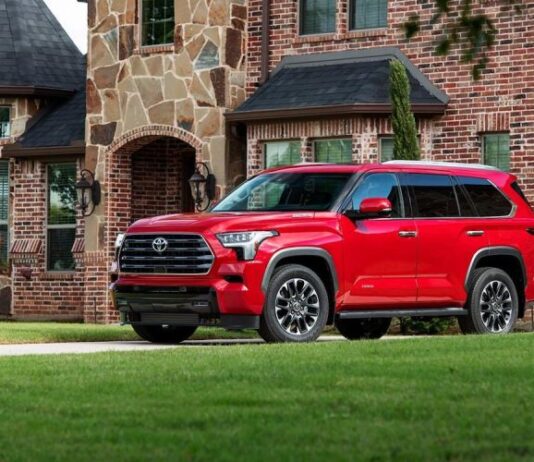 В России начали продавать новые Toyota Sequoia. Взгляните на цены