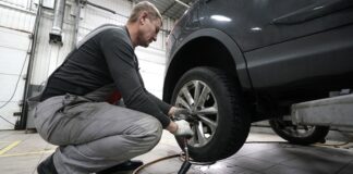 Автоэксперт дал советы по выбору шин и подготовке автомобиля к зиме