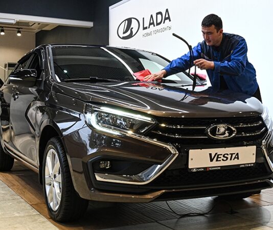 АвтоВАЗ начнет продажи Lada Vesta с новой опцией до конца года