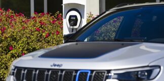 Bloomberg узнало об отзыве Stellantis 320 тыс. авто в США из-за риска возгорания