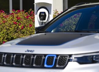 Bloomberg узнало об отзыве Stellantis 320 тыс. авто в США из-за риска возгорания