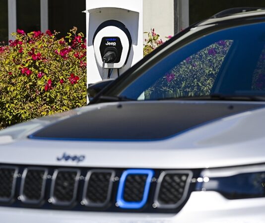 Bloomberg узнало об отзыве Stellantis 320 тыс. авто в США из-за риска возгорания