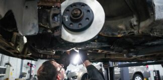 Дептранс рекомендовал столичным водителям сменить летнюю резину на зимнюю