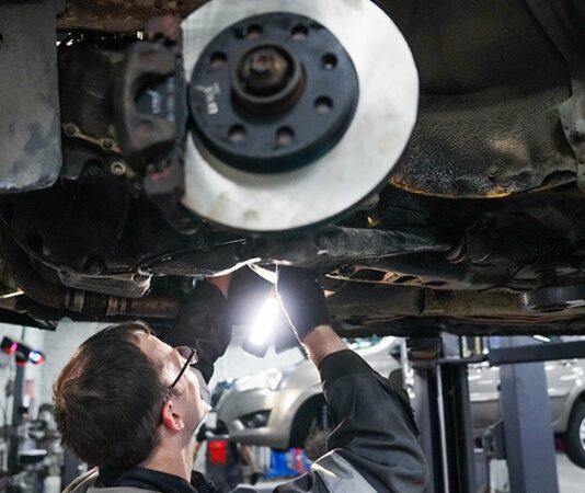 Дептранс рекомендовал столичным водителям сменить летнюю резину на зимнюю