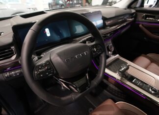 Дилер предупредил о дефиците кроссоверов Exeed LX в России