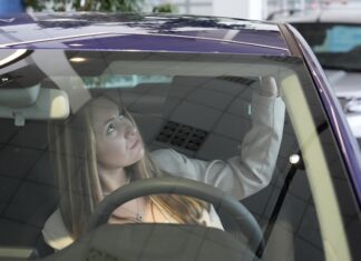 Дилеры подтвердили дефицит ряда моделей на авторынке России