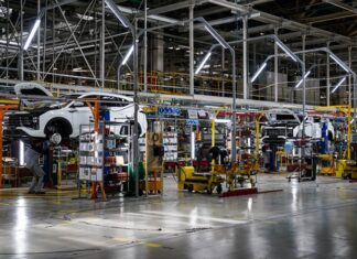 Доля отечественной сборки на авторынке РФ превысила 50%