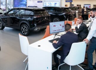 Эксперт объяснил рекордные продажи автомобилей в РФ в октябре