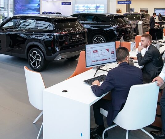 Эксперт объяснил рекордные продажи автомобилей в РФ в октябре