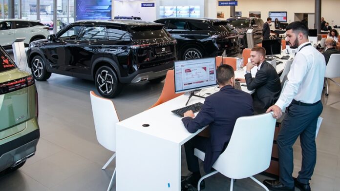 ekspert-objasnil-rekordnye-prodazhi-avtomobilej-v-rf-v-oktjabre-45d286e