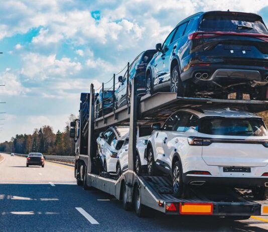 КНР запретила экспорт новых машин под видом б/у. Чем это грозит россиянам