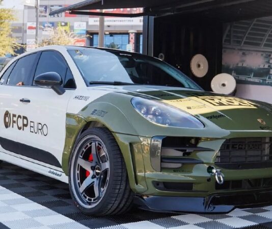 Кроссовер от Porsche превратили в автомобиль для дрифта