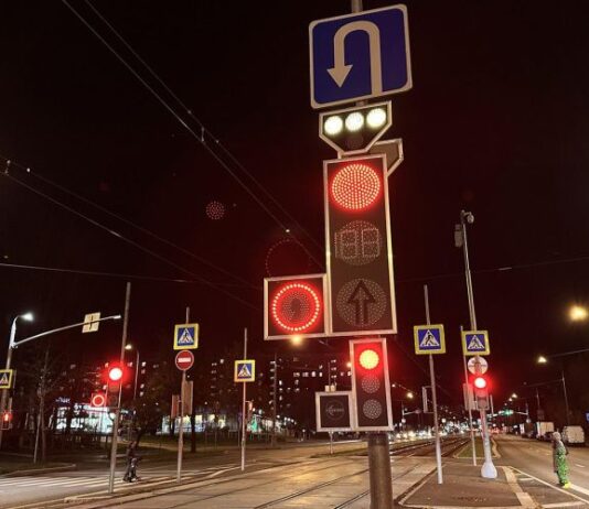 Новые мини-светофоры появились по семи адресам в Москве. Как они работают