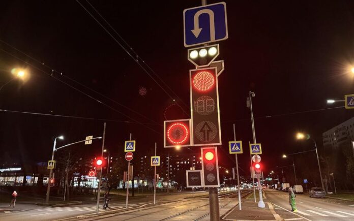 novye-mini-svetofory-pojavilis-po-semi-adresam-v-moskve-kak-oni-rabotajut-e5a832a