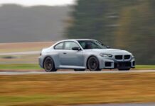 Она не боится быть неудобной. Первый тест-драйв новой BMW M2 CS