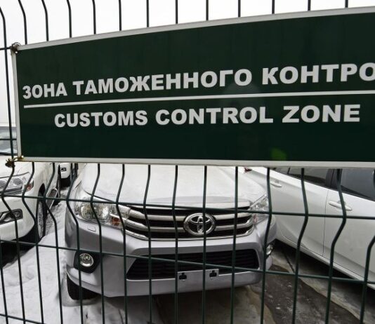 Поток иномарок из Китая в Россию бьет рекорды. Данные таможни