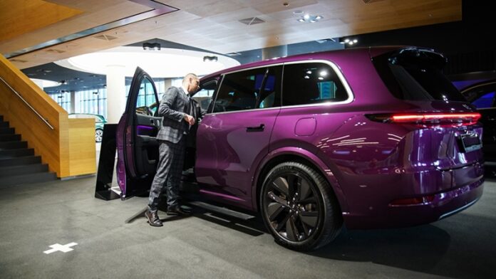 prodazhi-avtomobilej-lixiang-i-zeekr-rezko-upali-v-rossii-dff8228