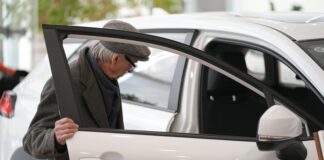 Продажи китайских автомобилей снизились на четверть в России