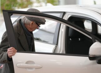 Продажи китайских автомобилей снизились на четверть в России