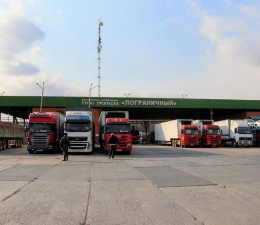 Россияне массово ринулись за иномарками в Китай. Данные таможни