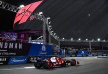 Шарль Леклер быстрее всех в первой тренировке Формулы 1 в Лас-Вегасе