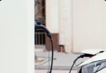 Зарядная станция для электромобилей: как выбрать и установить